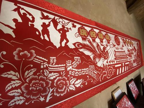 融媒·画像 | 非遗传承人用剪纸讲述党史故事——巧手