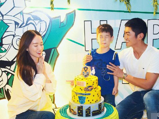 4岁生日杜江晒嗯哼萌照 大眼睛可爱