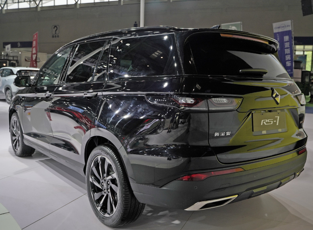 宝骏"不装了",甩出一款黑武士中大型suv!网友:小马拉大车