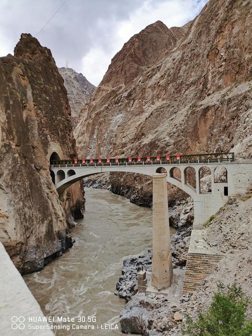 怒江大桥旧桥墩