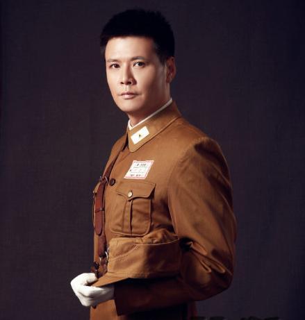 潘泰名(曾用名:潘耀武),影视演员.