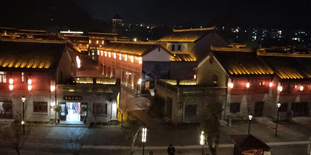六盘水古镇夜景不错