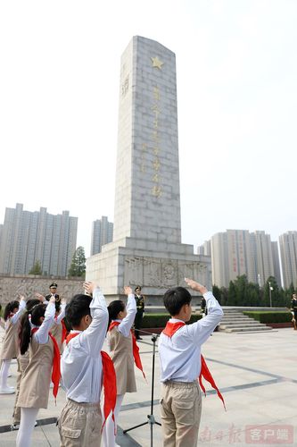 缅怀革命先烈 弘扬伟大精神 省会各界代表向人民英雄敬献花篮 王国生