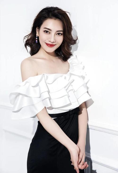 浙江卫视女主持吴梦瑶