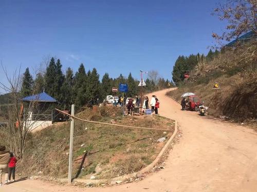 四川省德阳市中江县继光镇五大旅游景点之二继光花溪地滑草场