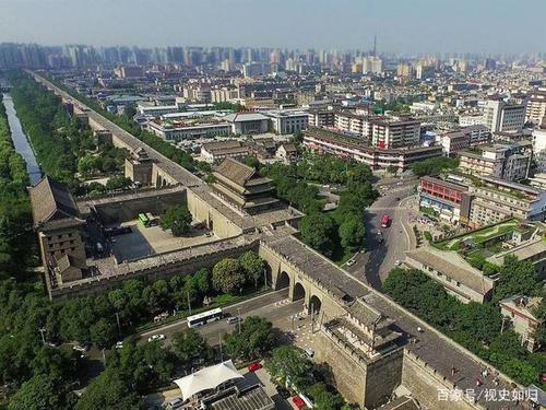 西安,南京现存大量城墙,为什么更年轻的北京很少看到