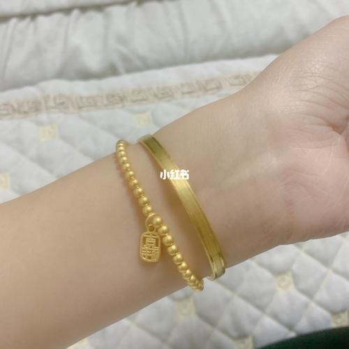 黄金手镯叠戴_金手镯_手镯_手链_时尚_配饰