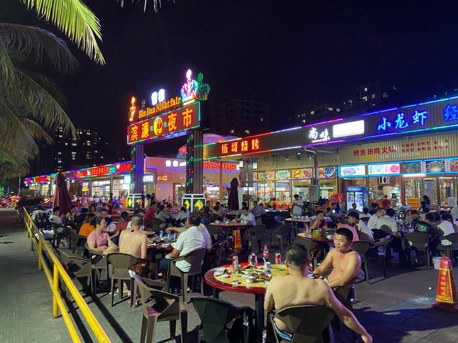 铺面位于滨濂观光夜市里 周边都是密集的居民区.