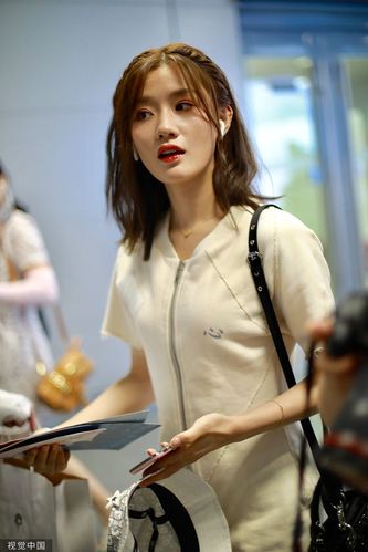 哪来的小仙女!陈意涵白裙清纯秀美腿,皮肤白皙水嫩嘟嘴卖萌少女