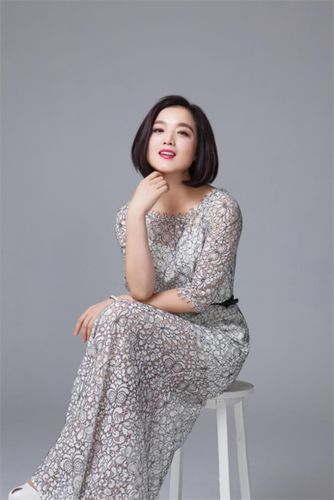 青年歌唱家白雪发布新歌等你一万年