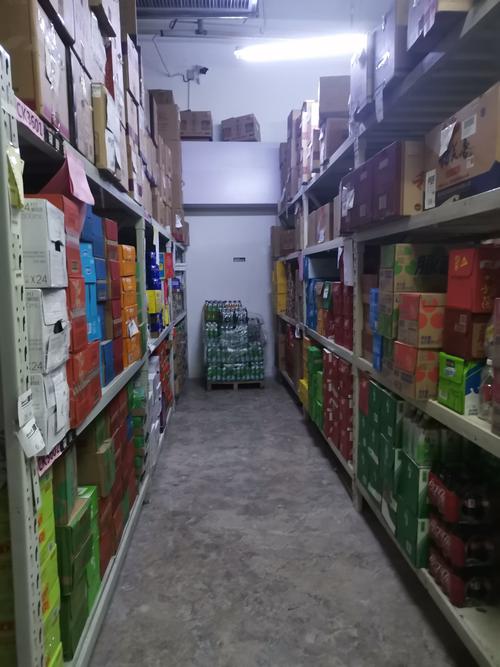 烟酒饮料区域仓库整理图片