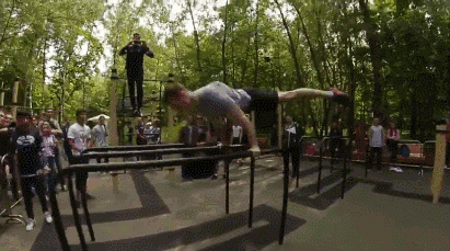 没有人会相信 每条手臂各拉10次 绝对强大的臂力 俄式挺身 俯卧撑 连