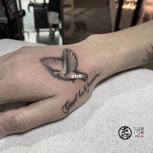 深圳纹身92栩栩如生的鸽子纹身,纹身居然可以这么写实~ 鸽子是世界