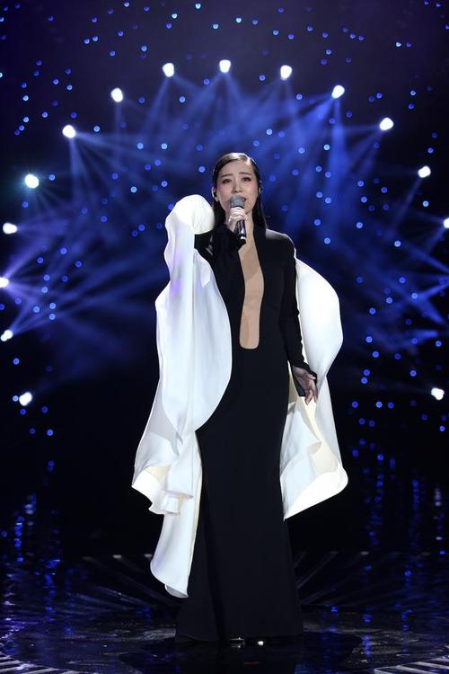 《歌手》谭晶颠覆改编《九儿》 唱哭全场