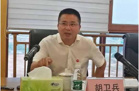 胡卫兵一行来湘潭综保区走访调研