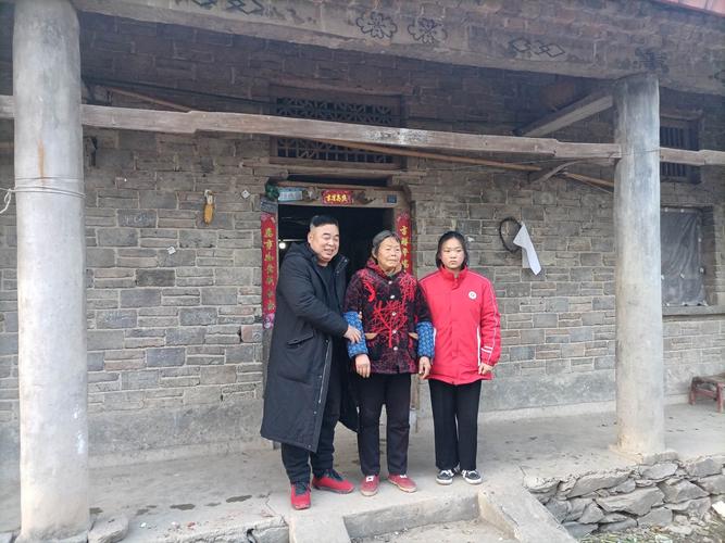 爱心汇集淅川县盛湾镇第一初级中学,公益活动打响助学