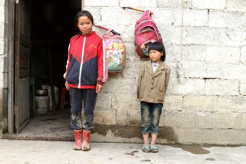 在贵州省大方县,一位贫困山区的小女孩儿,属于她的家,以及,属于她的