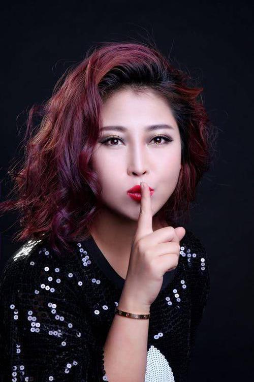 抖音最劲爆的神曲蓝琪儿《爱火》,忠哥伍哥御用背景音乐!
