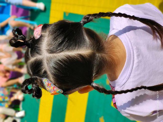 万婴麓山润城幼儿园:【扎辫子比赛】展技能,亮风采|发型|小辫子|老师