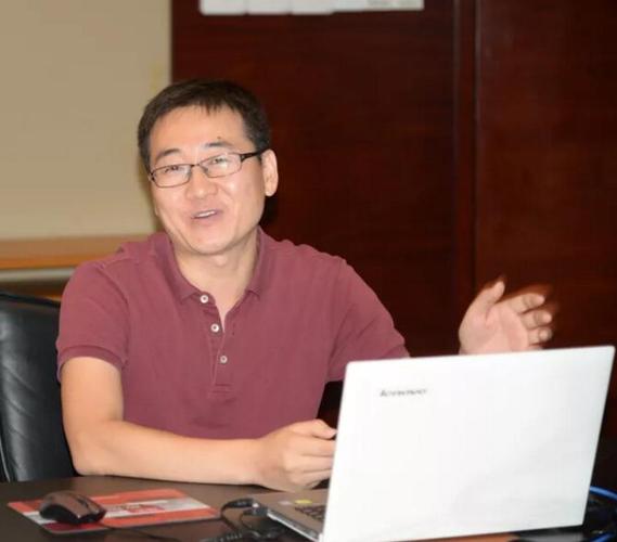 李洪江总经理汇报海洋公司情况