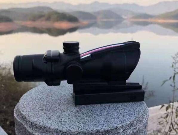 和平精英:现实中的瞄准镜是什么样?小伙网购4倍镜后发现玄机!