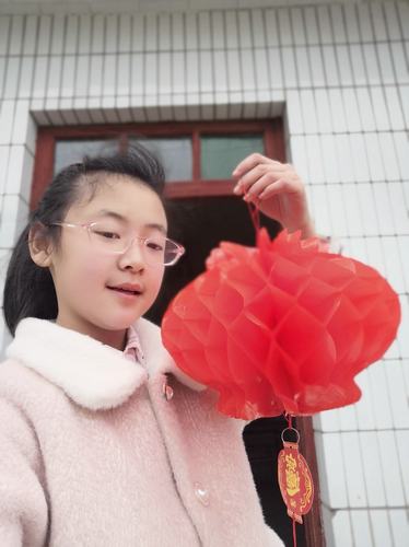 这不元宵节到了吗,元宵要,做灯笼吗喔,还有红包因为红包是我自己做的