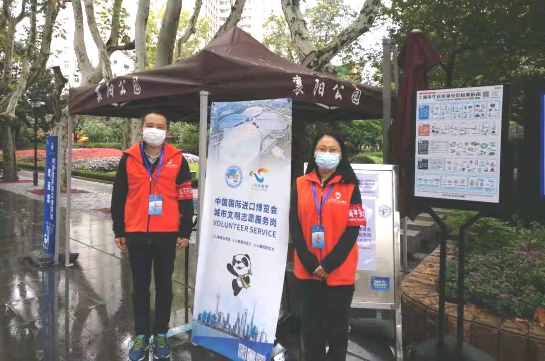 进博会志愿者温情服务暖人心