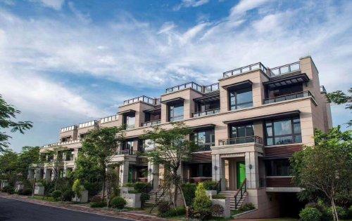 广佛新世界【凯璟湾】别墅区内的街景还是非常好看的,每一段路有它独