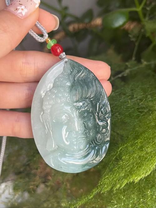 95特色翡翠挂件 一念之间吊坠_翡翠_吊坠_挂件_珠宝_平洲玉器街攻略