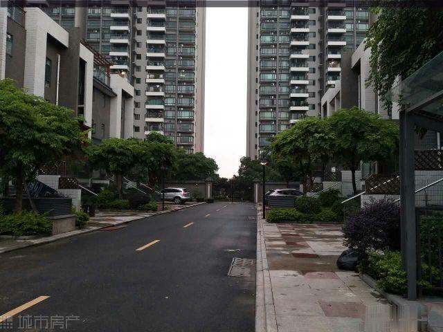 誉港湾花园别墅 6室4厅4卫 256㎡ 别墅群