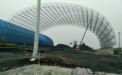 煤场新建干煤棚项目于2017年3月14日开工,于7月28日桩基,承台,网架,杆