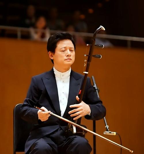 著名二胡演奏家~邓建栋