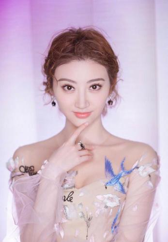 娱乐圈人见人爱的七位美女明星,你最喜欢谁?