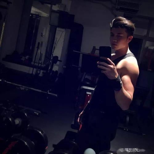 以前在朋友圈得瑟秀健身照的人,后来都怎样了?