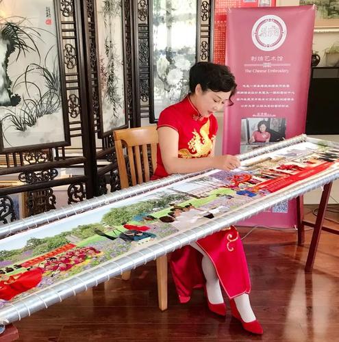 青岛绣娘为了苏绣竟然关掉了一个服装厂!