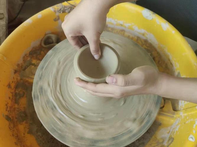 去做陶瓷了