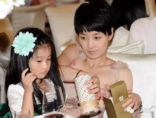 马伊琍育儿:7岁女儿哭着要打耳洞,怎么办?