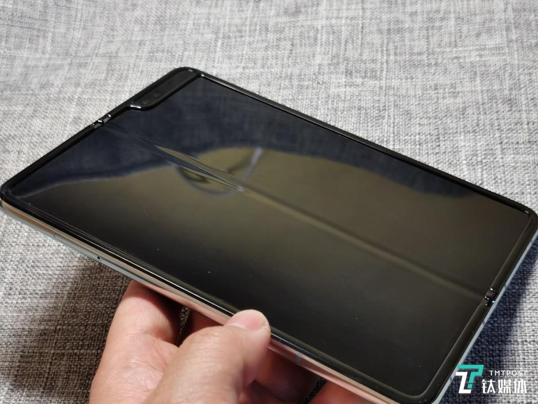 这可能是2019年最拉风的手机三星galaxyfold折叠屏手机体验