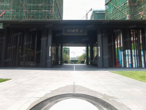 葛洲坝御湖兰园4室2厅2卫121㎡南北115万