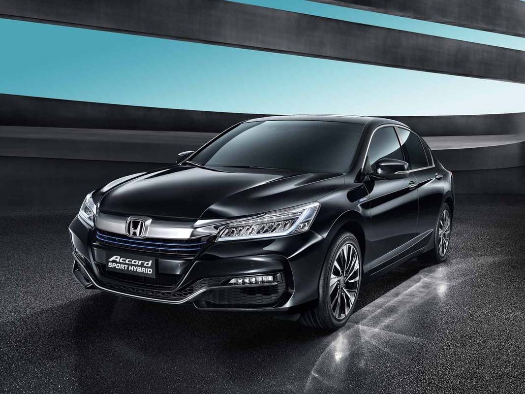 赠送原厂豪华汽车装饰礼包一份,价值1.68万