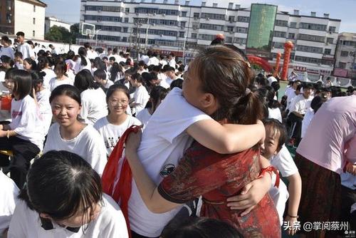 汝南二中举行红心向党逐梦远航2021届毕业典礼暨中考壮行仪式