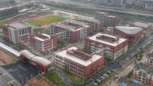 武汉市晴川高级中学招生群号: 晴川高中之所以 能在短短一年内崭露头