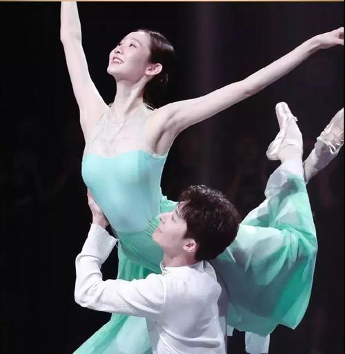 张艺凡&傅弘奕