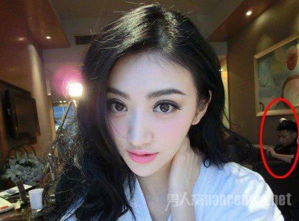 任嘉伦景甜热吻引众粉担忧 景甜任嘉伦宽衣依偎令遐想_男人窝