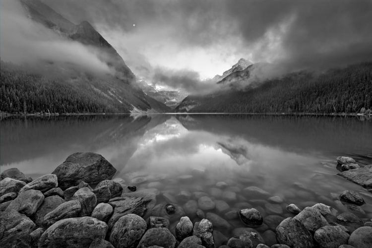 四川摄影师郭际荣获中国摄影界最高个人成就奖