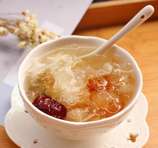 桃胶的两种吃法,春天正是合适的时节,软糯q弹清爽润肺