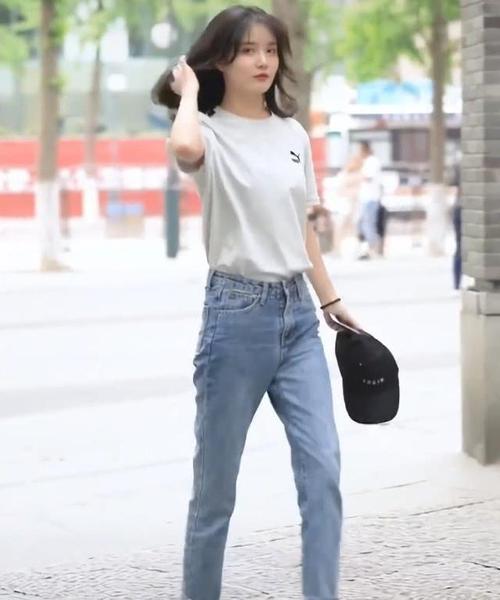 牛仔裤再满足不了00后,最火的是"冰棍裤",配匡威潮到爆