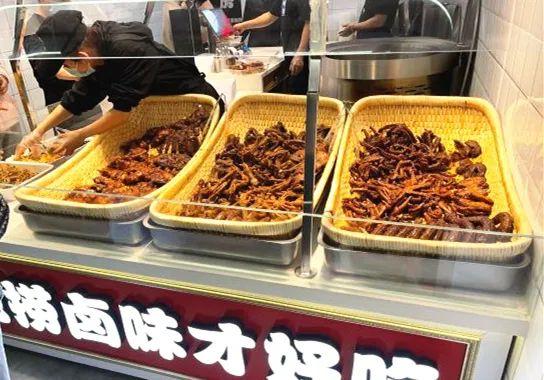 现卤现捞有即卤即食的意思,唯有热食才能激发食材最鲜美的口感.