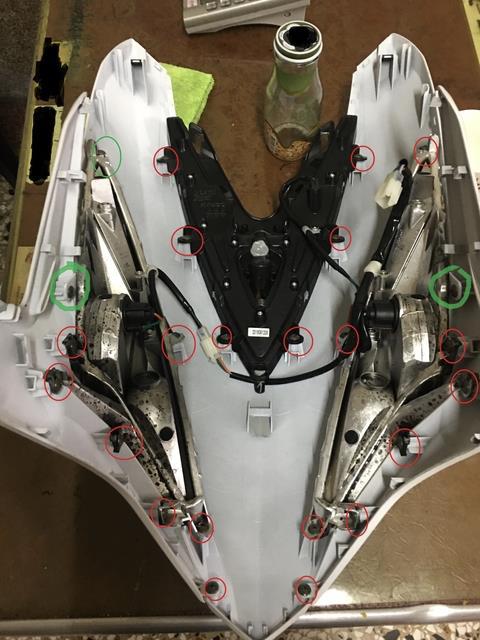 铃木踏板车怎么拆前壳 踏板摩托车前脸拆卸图