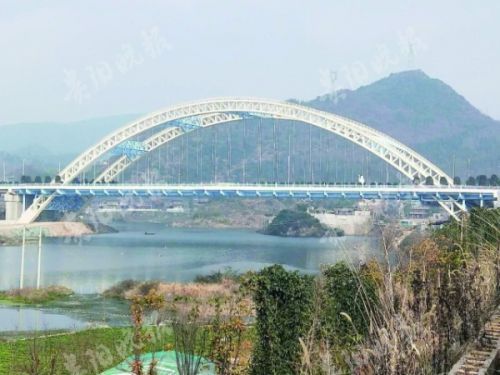 清镇龙凤大道昨日建成通车